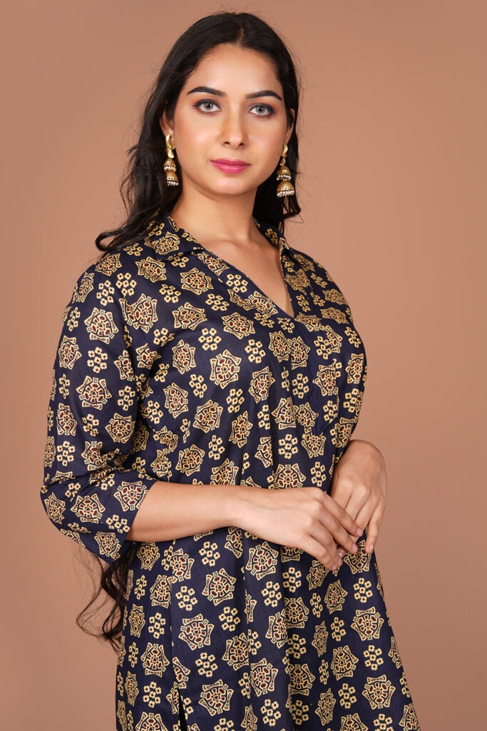 Black Floral Printed Cotton Straight Kurti